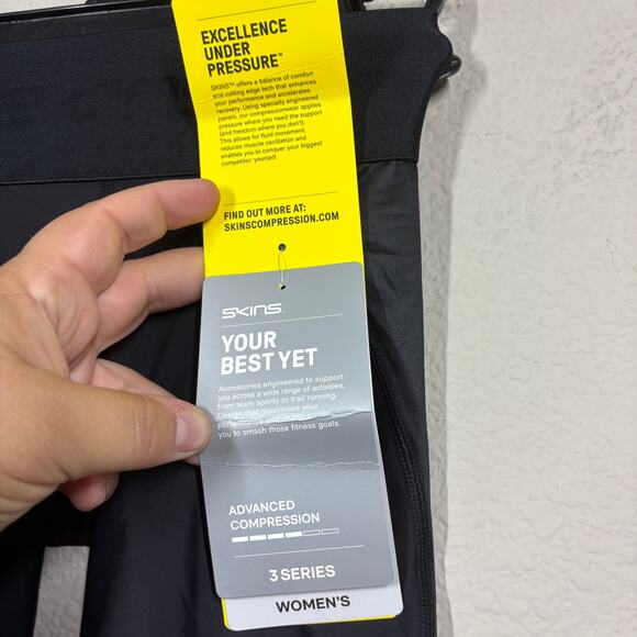 SKINS Compression Series-3 Women's 7/8 Tight Size XS Black Activewear - Picture 10 of 12